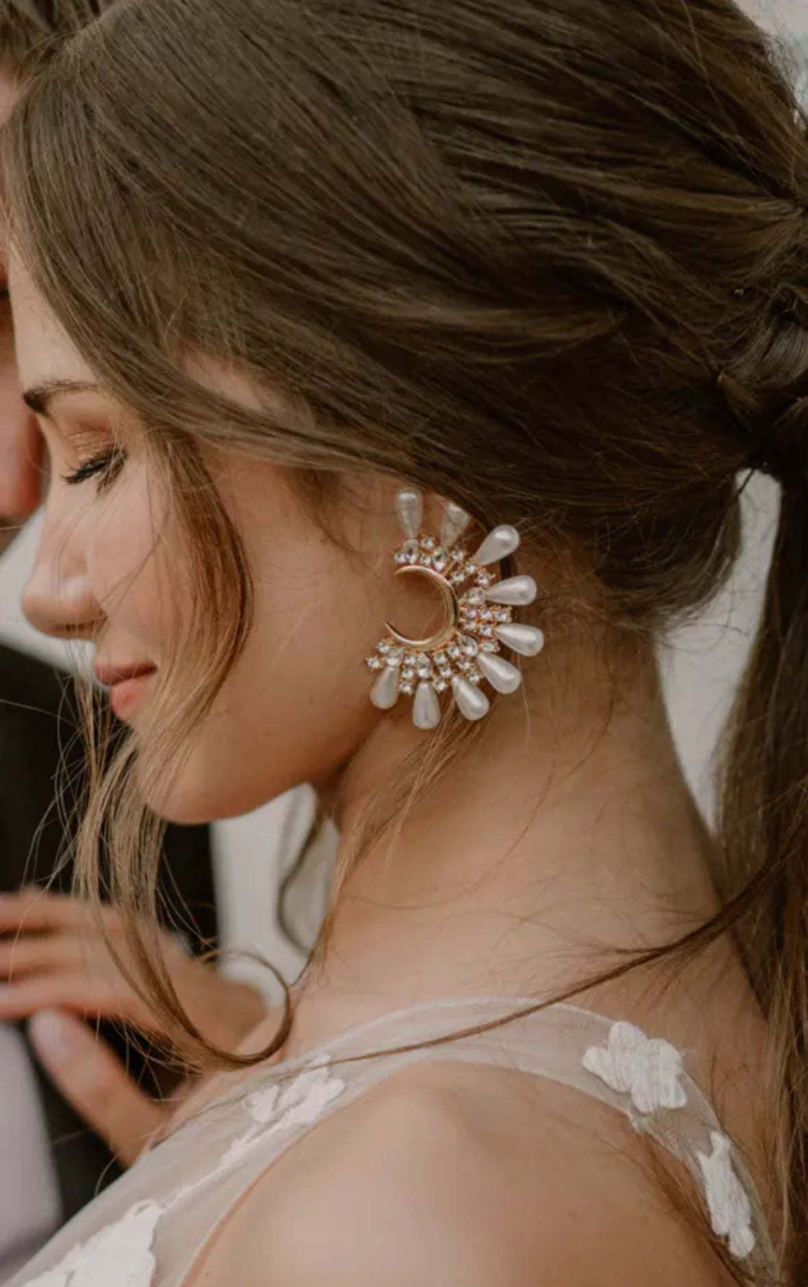 HERMOSA ACCESSORIESS
Crescent Pearl Earrings Artificial Jewellery