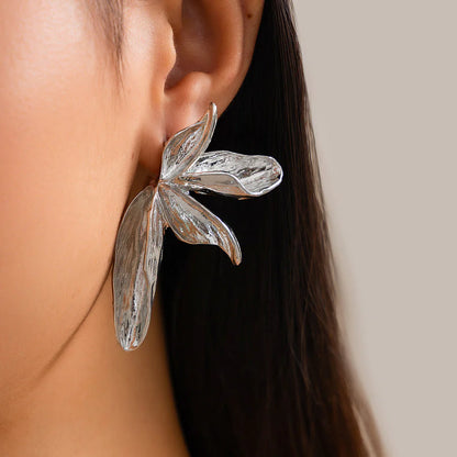HERMOSA ACCESSORIESS
Silver Half Flower Artificial Jewellery