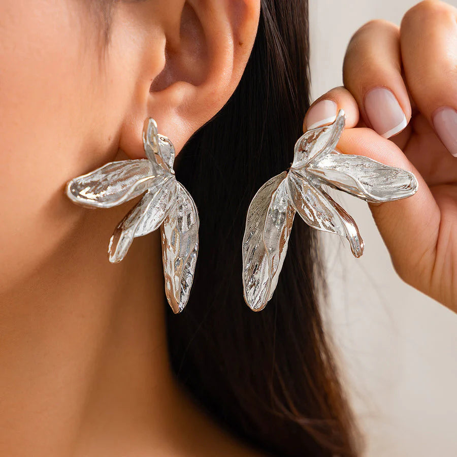 HERMOSA ACCESSORIESS
Silver Half Flower Artificial Jewellery