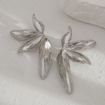 HERMOSA ACCESSORIESS
Silver Half Flower Artificial Jewellery