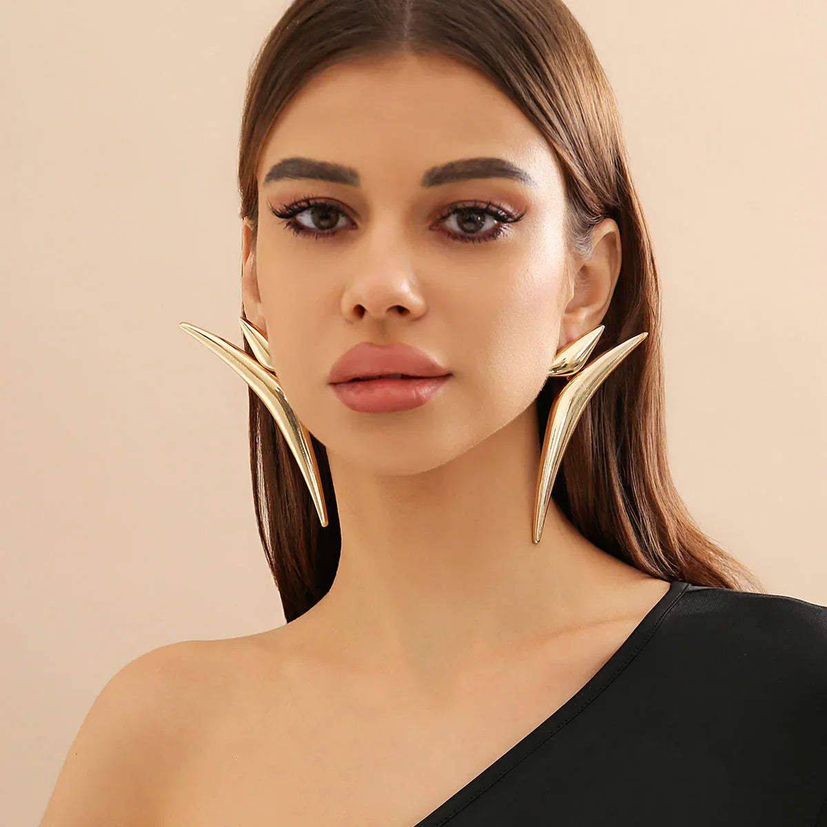 HERMOSA ACCESSORIESS
Ear Climbers Artificial Jewellery