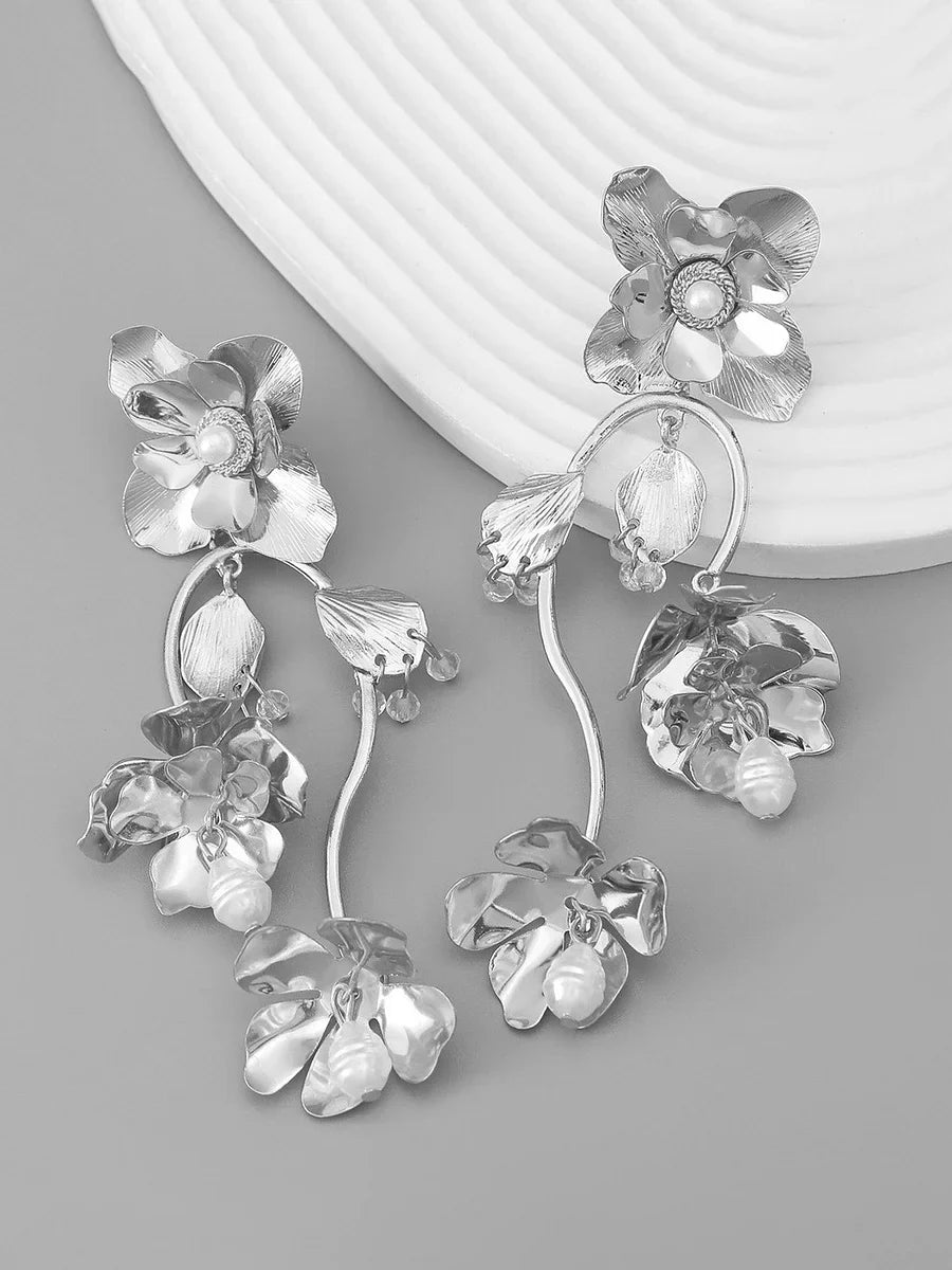 HERMOSA ACCESSORIESS
Silver Chandelier Dangler Artificial Jewellery