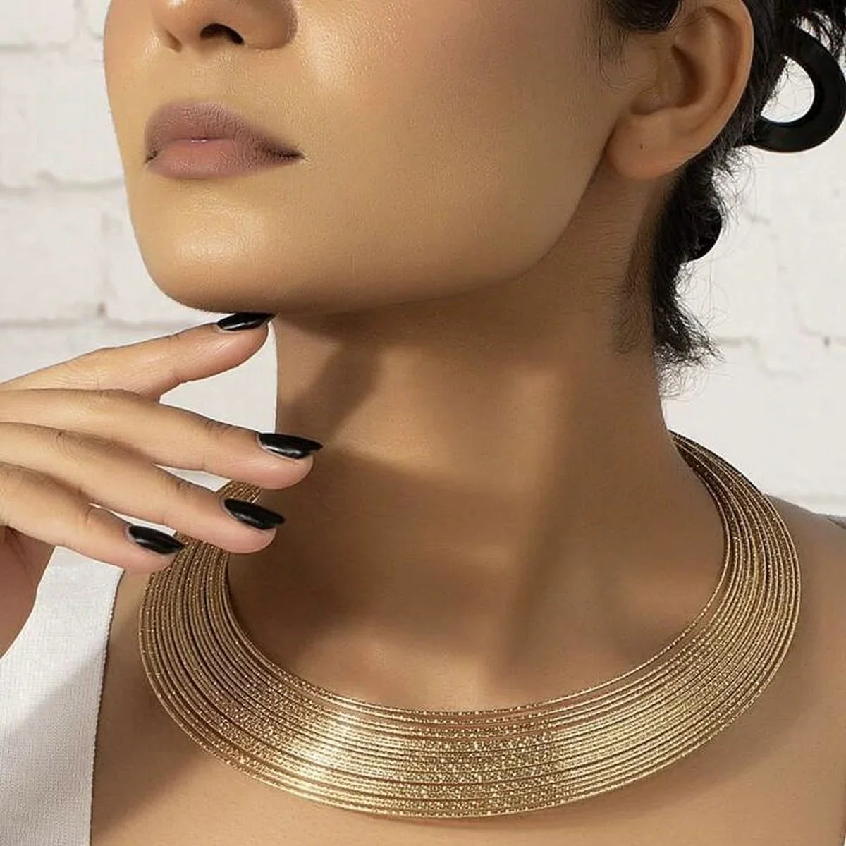 HERMOSA ACCESSORIES
Threaded Choker Necklace