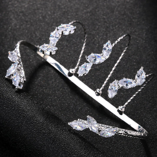 HERMOSA ACCESSORIESS
Diamond Handcuff Artificial Jewellery