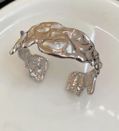 HERMOSA ACCESSORIESS
Dented Silver Bracelet Kada
Artificial Jewellery