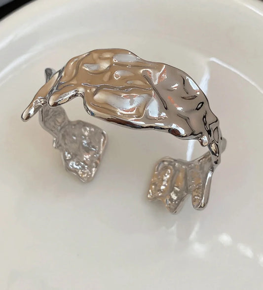 HERMOSA ACCESSORIESS
Dented Silver Bracelet Kada
Artificial Jewellery