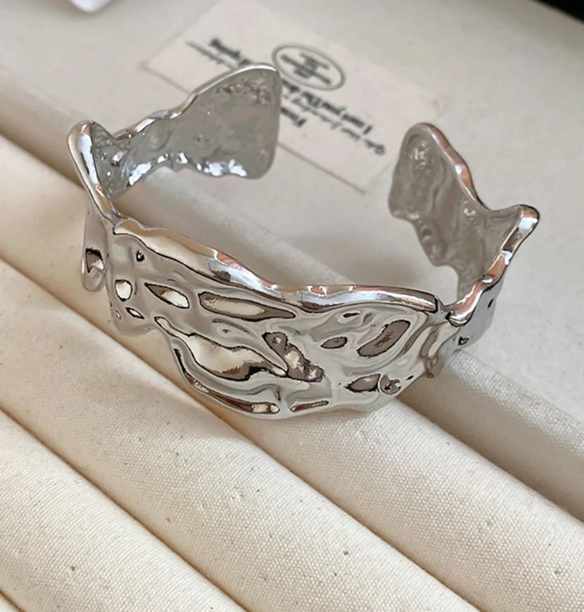 HERMOSA ACCESSORIESS
Dented Silver Bracelet Kada
Artificial Jewellery