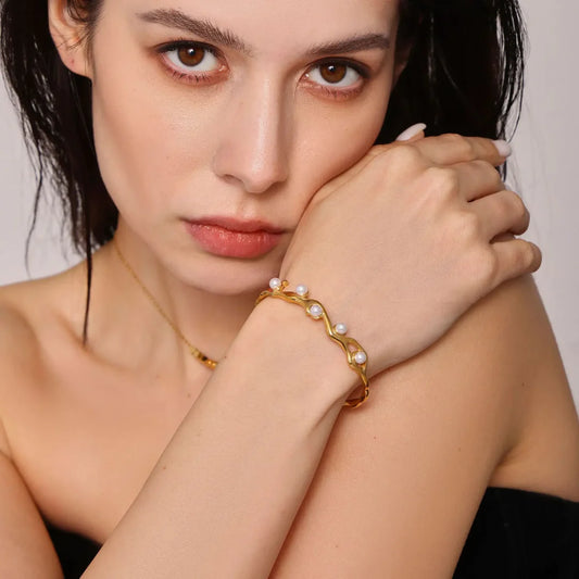 HERMOSA ACCESSORIESS
Zig Zag Pearl Kada Artificial Jewellery