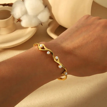 HERMOSA ACCESSORIESS
Zig Zag Pearl Kada Artificial Jewellery