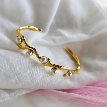 HERMOSA ACCESSORIESS
Zig Zag Pearl Kada Artificial Jewellery