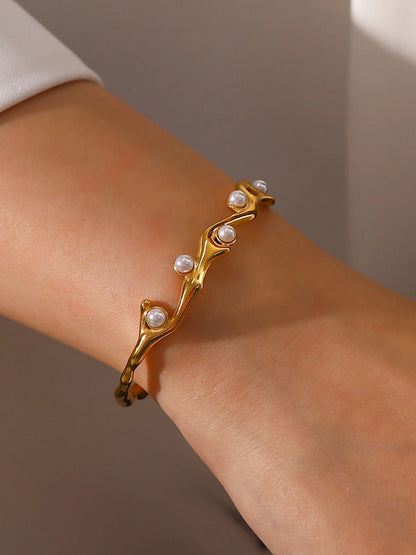 HERMOSA ACCESSORIESS
Zig Zag Pearl Kada Artificial Jewellery