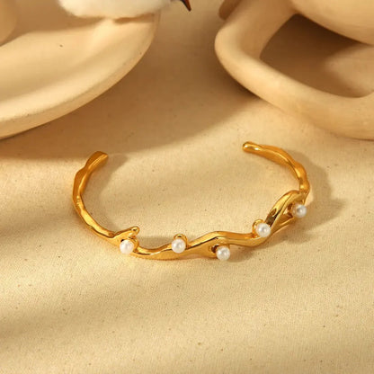HERMOSA ACCESSORIESS
Zig Zag Pearl Kada Artificial Jewellery